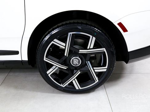 Used 2026 Rolls-Royce Cullinan AWD/4WD image 43
