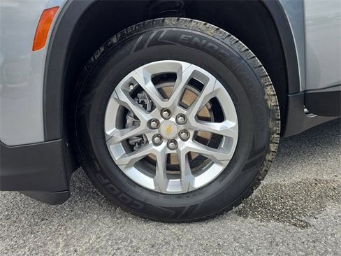 Used 2023 Chevrolet Traverse LS image 29