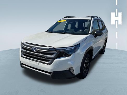 Used 2025 Subaru Forester Premium image 3