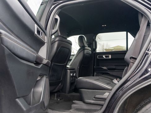 Used 2020 Ford Explorer XLT w/ Equipment Group 202A image 28