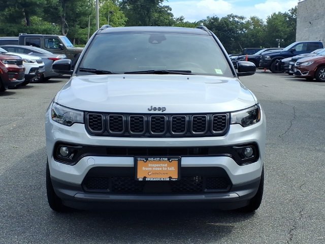 Used 2025 Jeep Compass Limited w/ Sun & Sound Group AWD/4WD image 2