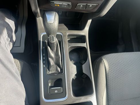 Used 2017 Ford Escape SE image 18