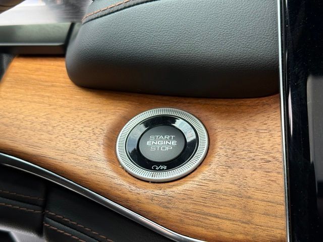Used 2023 Jeep Grand Cherokee Summit AWD/4WD image 20