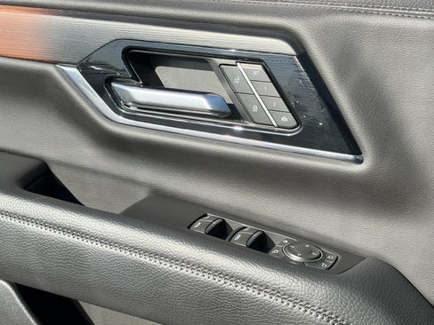 Used 2025 GMC Yukon Denali AWD/4WD image 20