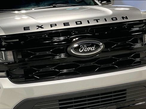 Used 2024 Ford Expedition Limited image 39