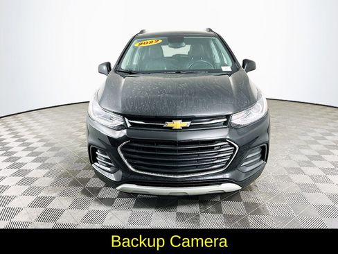 Used 2022 Chevrolet Trax LT w/ LT Convenience Package image 4