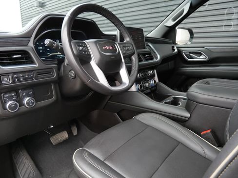 Used 2022 GMC Yukon SLT w/ SLT Premium Package image 4