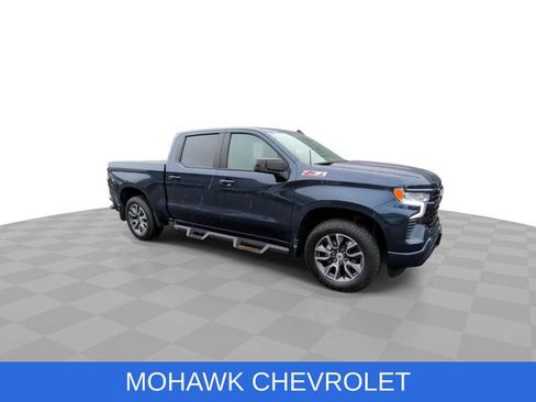Used 2022 Chevrolet Silverado 1500 RST w/ Z71 Off-Road Package AWD/4WD image 2