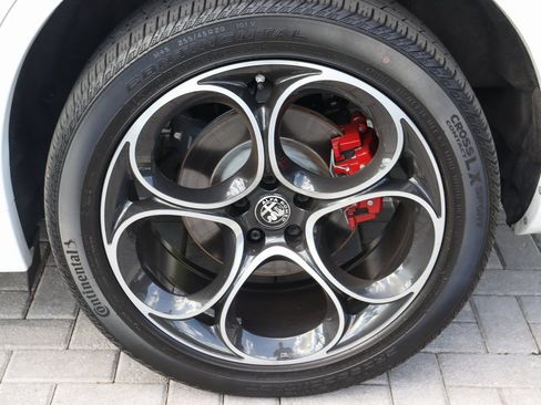 Used 2023 Alfa Romeo Stelvio Veloce image 44