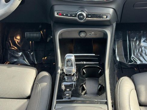 Certified 2023 Volvo XC40 B5 Ultimate w/ Protection Package Premier image 15