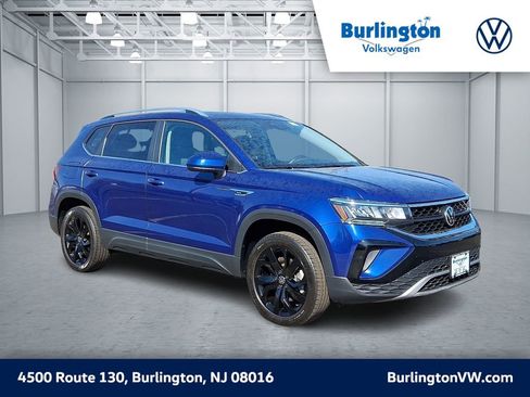 Certified 2022 Volkswagen Taos SE FWD image 1