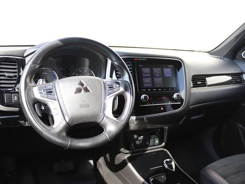 Used 2021 Mitsubishi Outlander LE AWD/4WD image 3