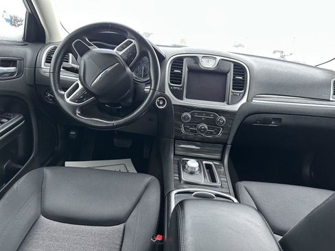 Used 2022 Chrysler 300 Touring image 16