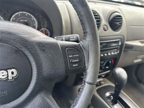 Used 2006 Jeep Liberty Sport image 28