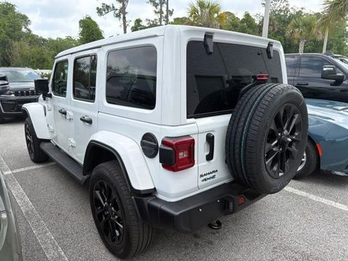 Used 2025 Jeep Wrangler Unlimited Sahara AWD/4WD image 5