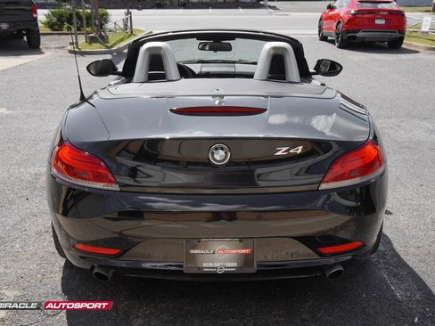 Used 2011 BMW Z4 sDrive35i image 6