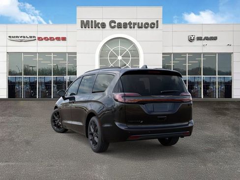 New 2026 Chrysler Pacifica Select image 4