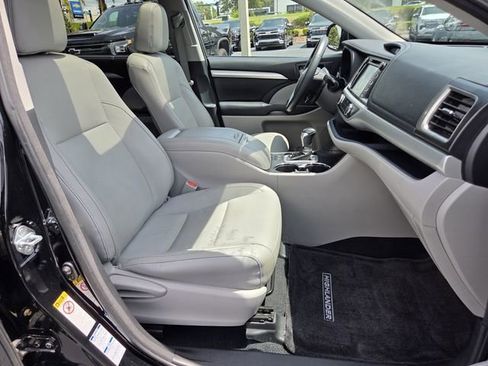 Used 2016 Toyota Highlander XLE AWD/4WD image 19