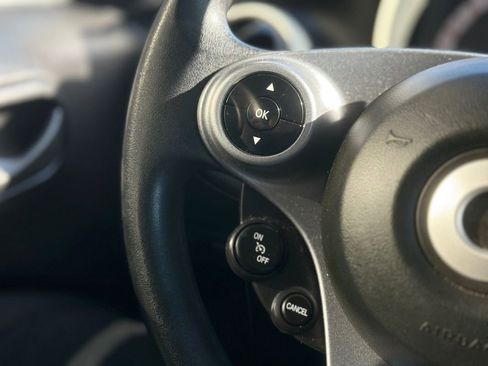 Used 2016 smart fortwo pure image 12