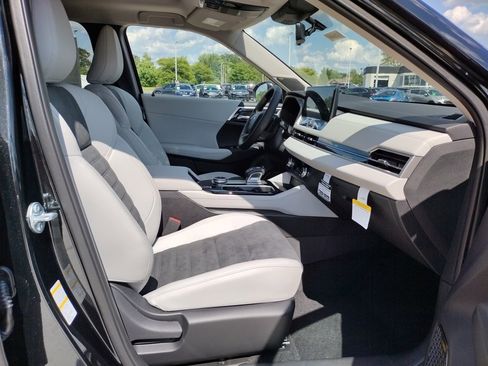 New 2025 Mitsubishi Outlander SE image 12