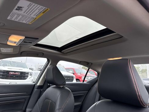 Used 2022 Nissan Altima 2.5 SR w/ Midnight Edition Package image 9