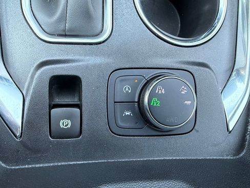 Used 2023 Chevrolet Traverse LT AWD/4WD image 19