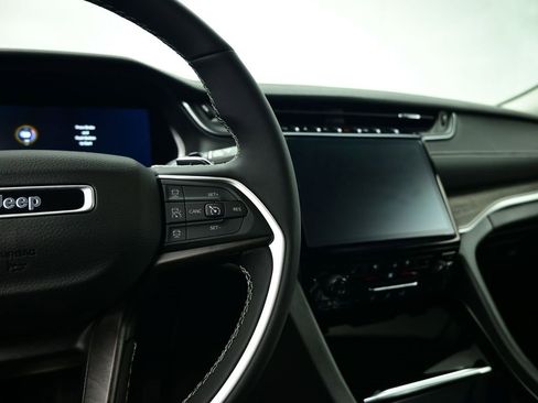 Used 2024 Jeep Grand Cherokee L Limited w/ Luxury Tech Group II image 19