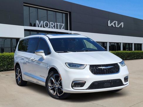 Used 2021 Chrysler Pacifica Pinnacle AWD/4WD image 1
