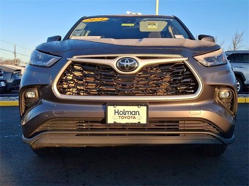 Certified 2024 Toyota Highlander LE image 3