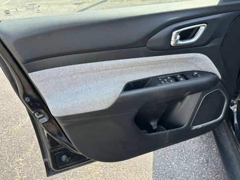 Certified 2022 Jeep Compass Latitude image 16