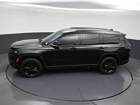 Used 2022 Jeep Grand Cherokee L Limited w/ Black Appearance Package RWD image 22