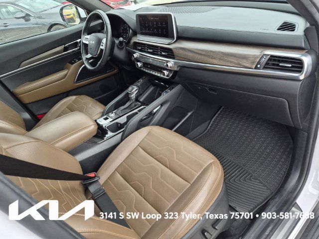 Certified 2022 Kia Telluride SX w/ SX Prestige Package AWD/4WD image 9