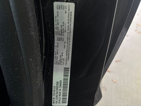 Used 2025 Chrysler Pacifica Limited image 38