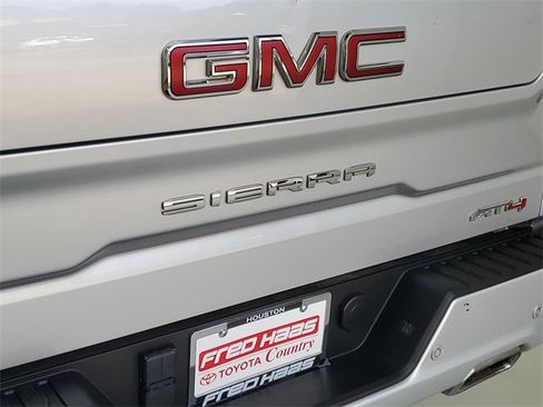Used 2022 GMC Sierra 1500 AT4 w/ AT4 Premium Package image 9