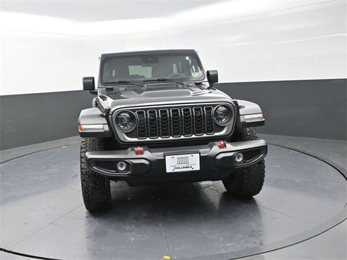 Used 2024 Jeep Wrangler Unlimited Rubicon w/ Convenience Group image 2