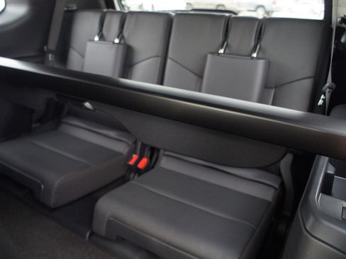 Used 2026 Lexus GX 550 w/ Cold Area Package image 16