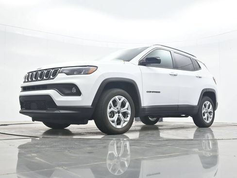 Used 2025 Jeep Compass Latitude AWD/4WD image 29