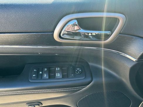 Used 2016 Jeep Grand Cherokee Limited image 15