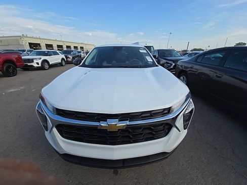Used 2026 Chevrolet Trax LS FWD image 13