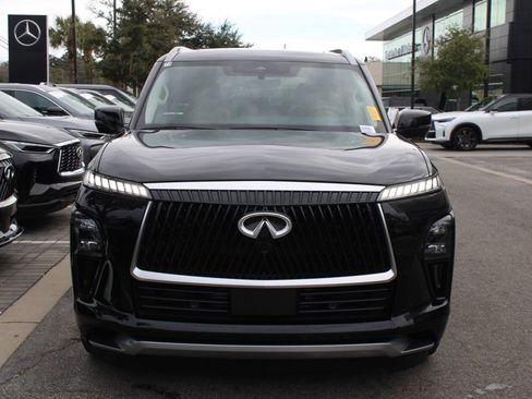 Certified 2025 INFINITI QX80 Luxe image 3