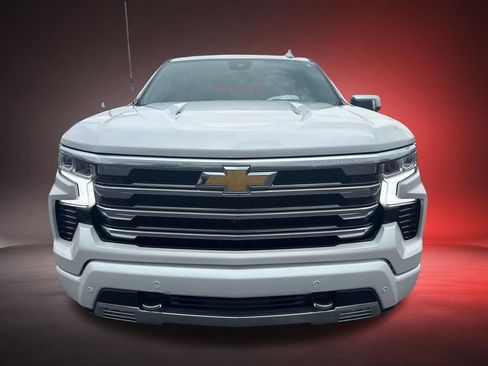 Certified 2024 Chevrolet Silverado 1500 High Country w/ High Country Premium Package AWD/4WD image 2