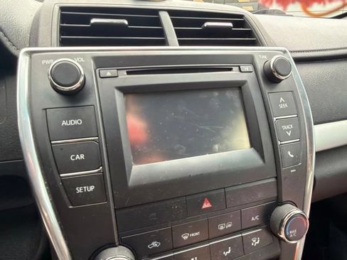 Used 2017 Toyota Camry SE FWD image 9