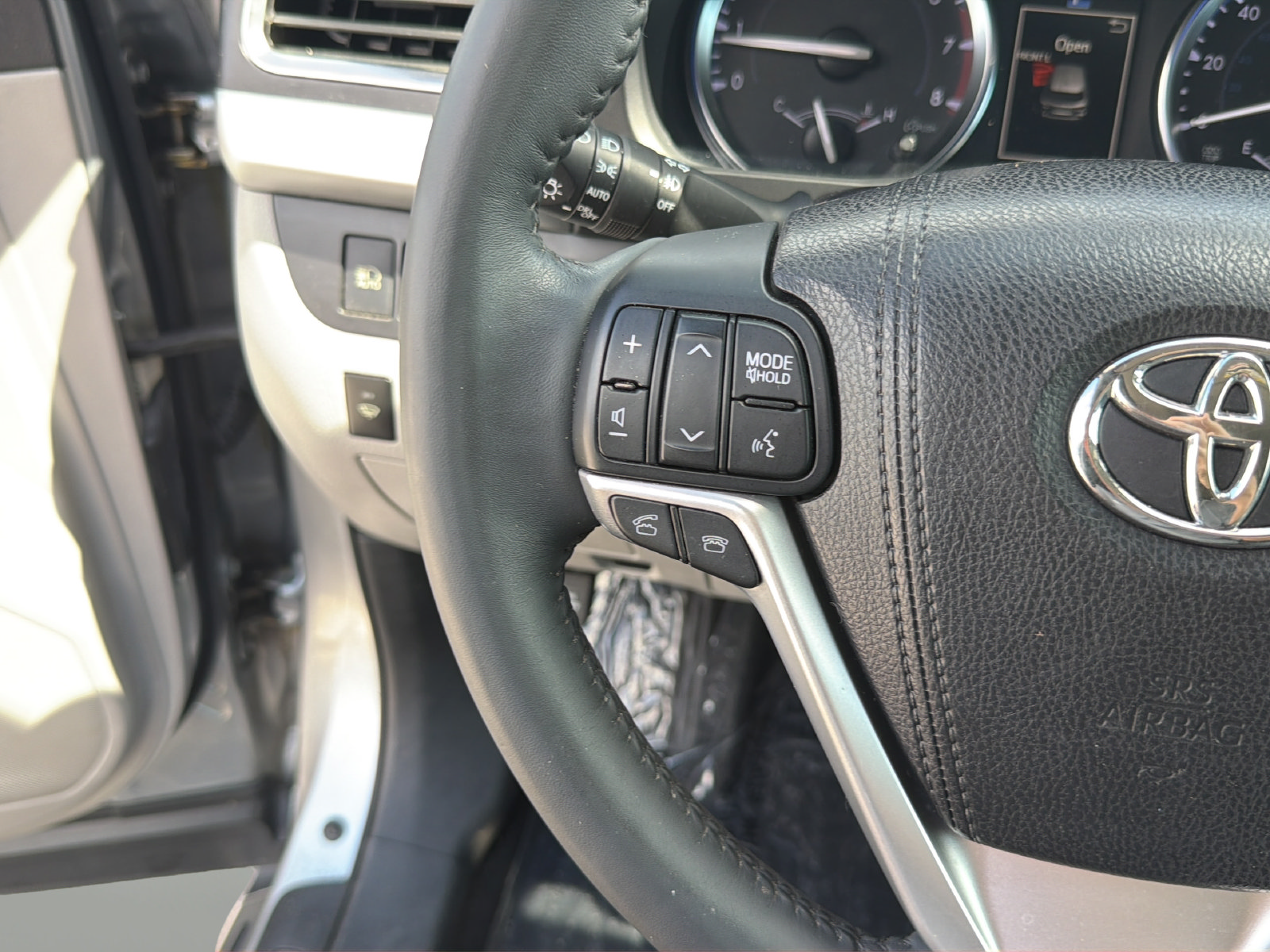 Used 2016 Toyota Highlander Limited Platinum FWD image 19