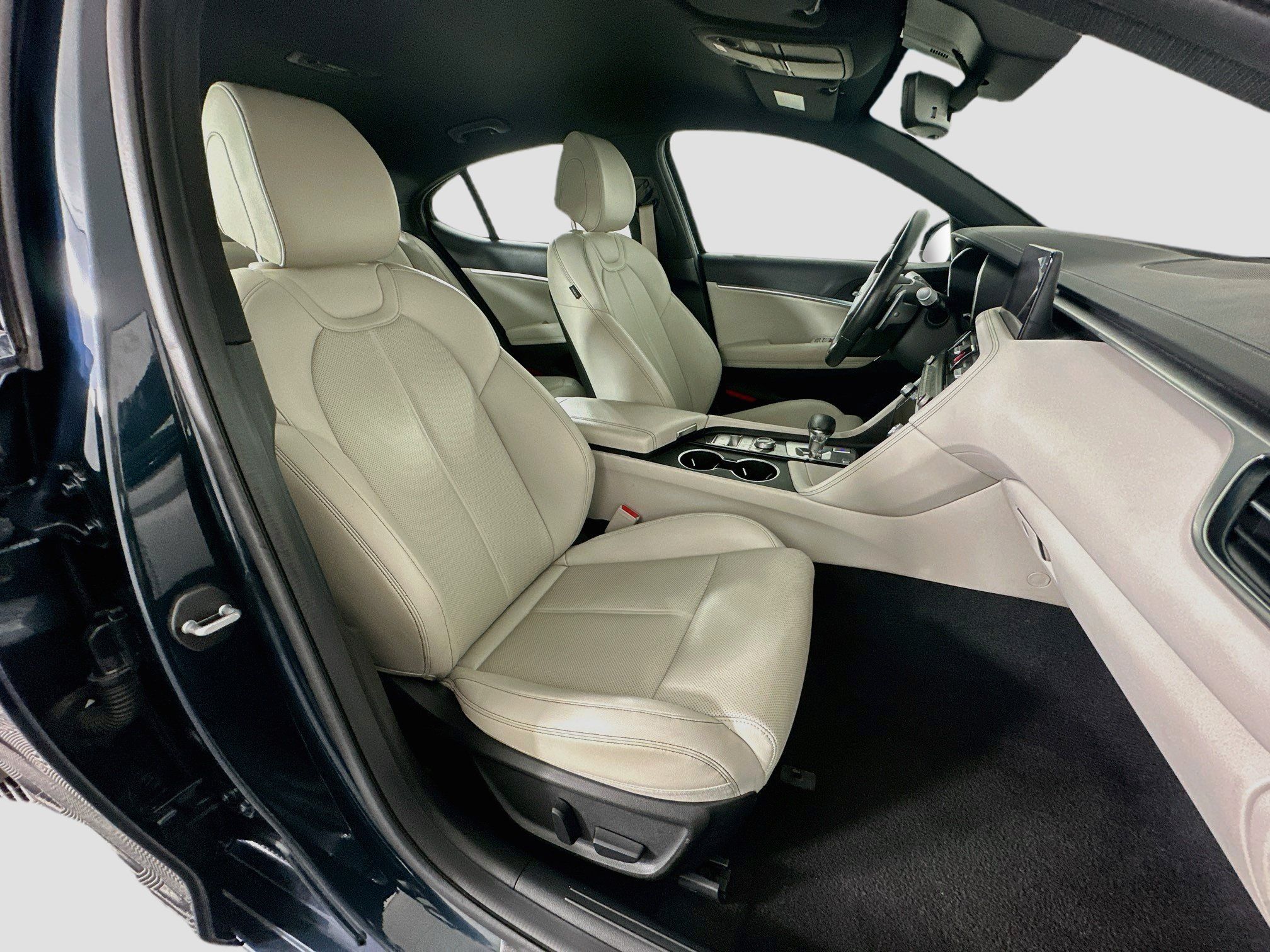 Used 2025 Genesis G70 2.5T AWD/4WD image 32