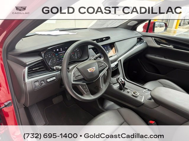 Used 2025 Cadillac XT5 Premium Luxury w/ Technology Package AWD/4WD image 18