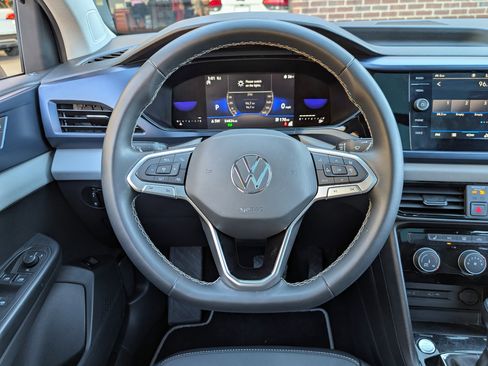 Used 2023 Volkswagen Taos SE w/ Panoramic Sunroof Package image 24