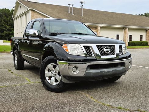 Used 2010 Nissan Frontier SE w/ SE Value Truck Pkg RWD image 8