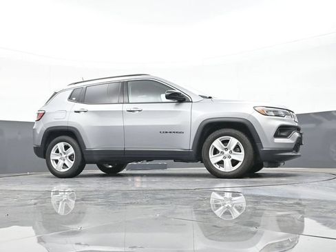 Used 2022 Jeep Compass Latitude FWD image 48