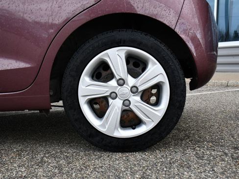 Used 2020 Chevrolet Spark LS image 31