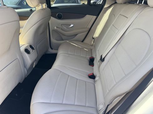 Used 2022 Mercedes-Benz GLC 300 image 12